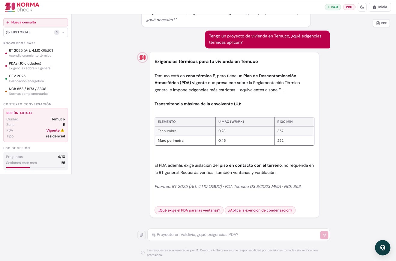 Pantalla de NormaCheck: respuesta a una consulta sobre las exigencias térmicas de una vivienda en Temuco, citando la RT 2025, el PDA vigente y la norma NCh 853, con el contexto del proyecto resuelto en el panel lateral.